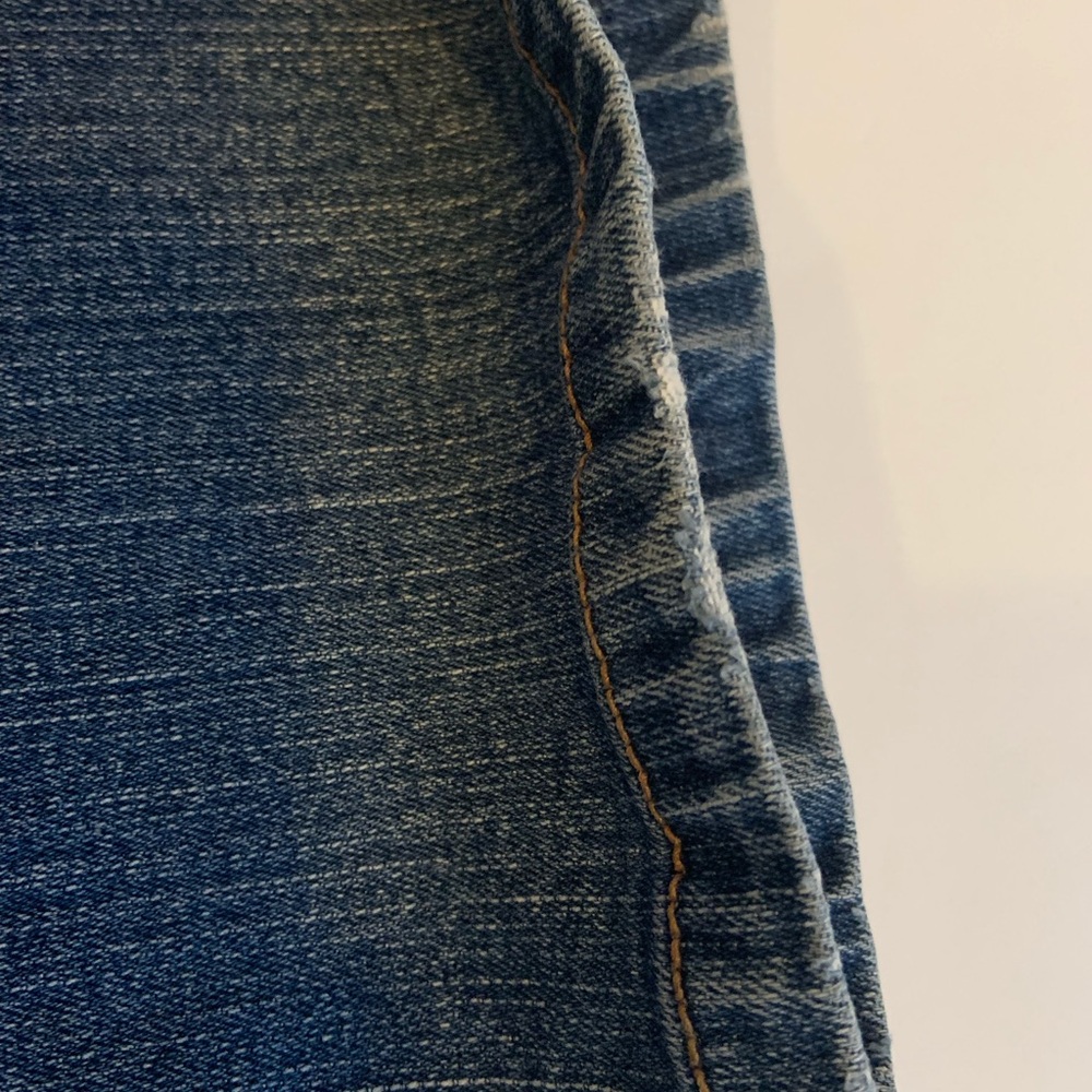 Wrangler Aura Woman’s Medium Washed Lightly Distressed Jeans 12 Regular Short - Picture 10 of 15